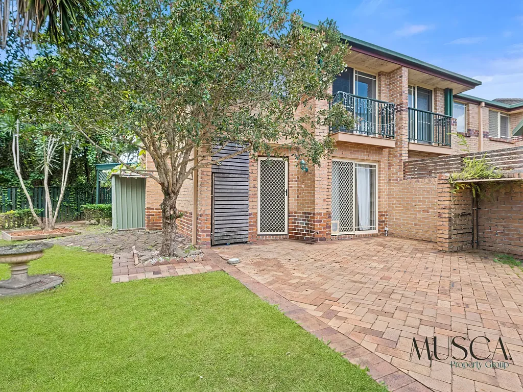 Three Bedroom Townhouse with Pool Access and Water Included