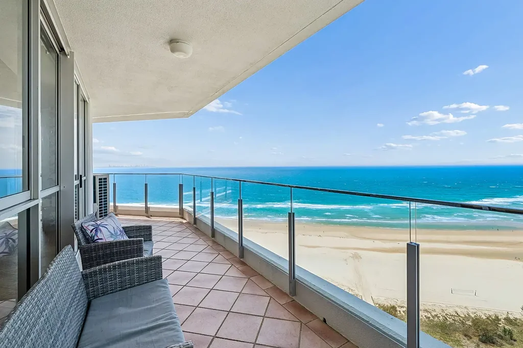 Coolangatta 3कमरा Elevated Beachfront Living with Spectacular Ocean Views