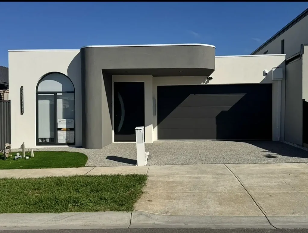 Craigieburn 3Phòng ngủ SOLD OFF MARKET!