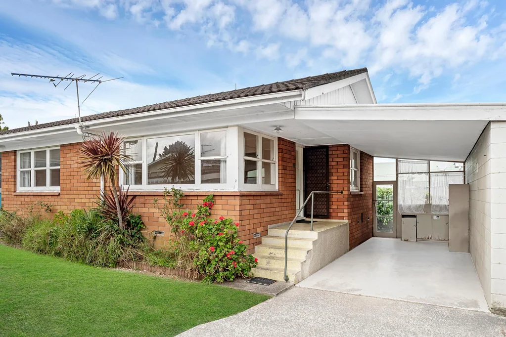 2/62 Great South Road, Papakura, Auckland