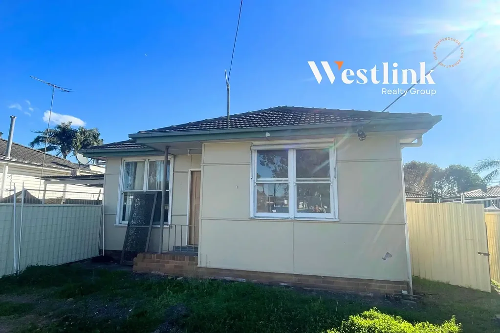 Spacious 6-Bedroom Family Sanctuary – Perfect for Dual Living!