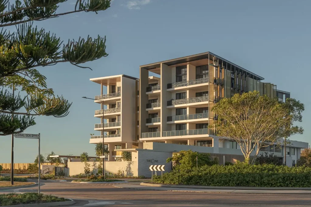 LUXURY APARTMENT IN PELICAN WATERS
