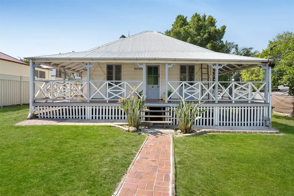 North Ipswich 3ਬੈੱਡਰੂਮ Canning Cottage – Charm, Character & Walkable Convenience