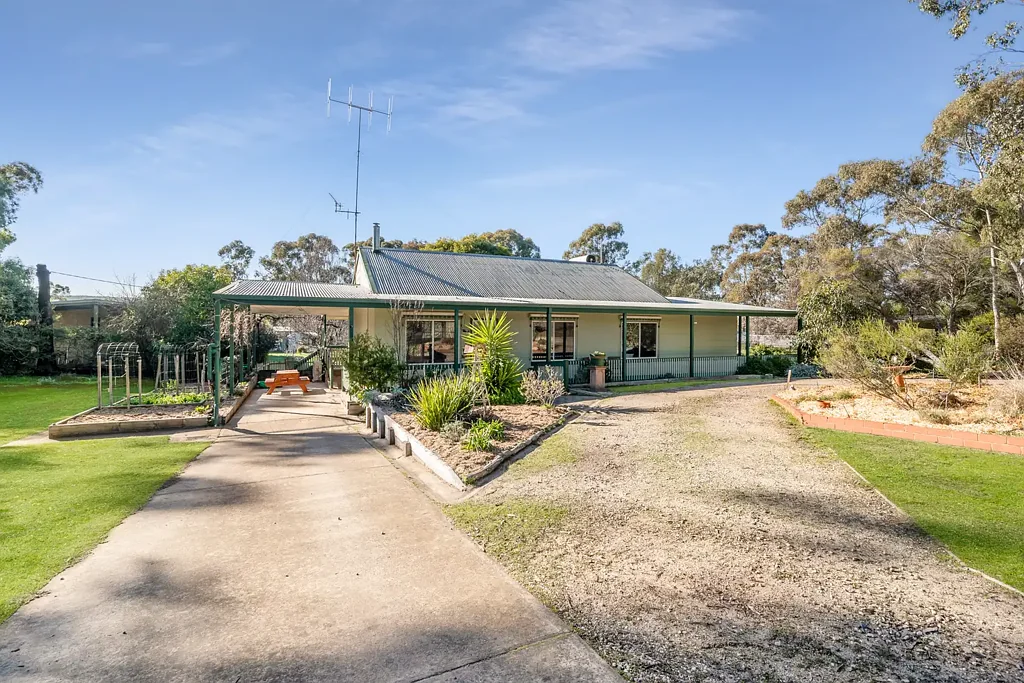25-27 Speed Street, Heathcote, VIC 3523