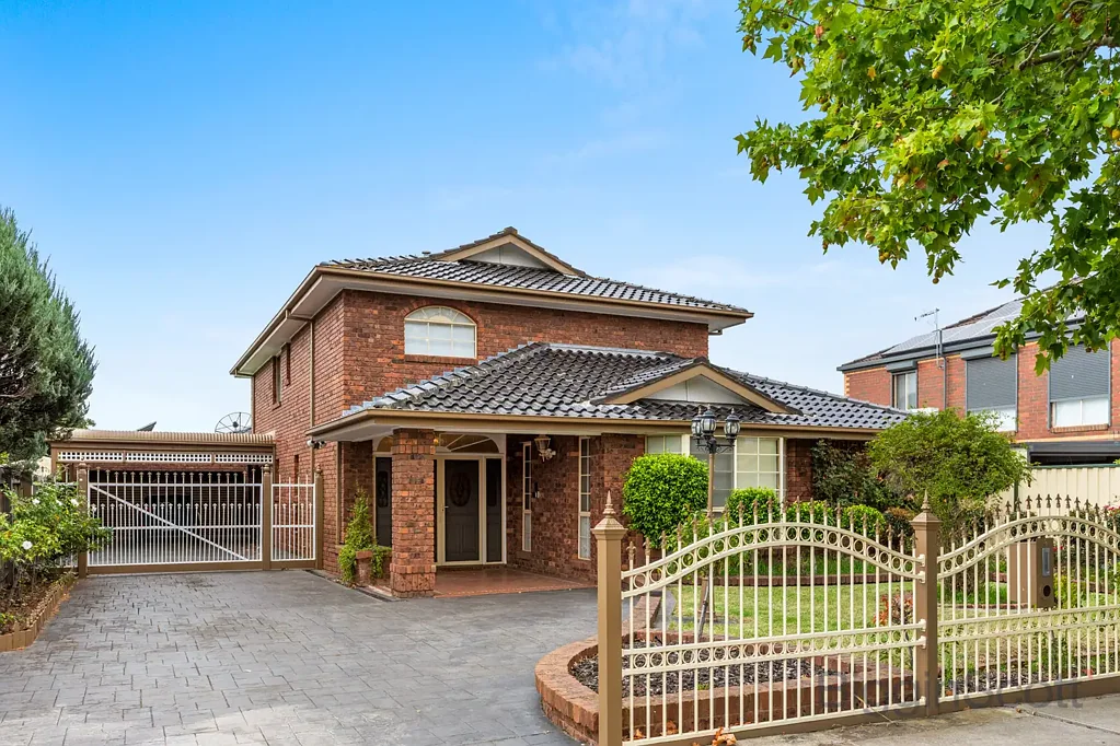 Taylors Lakes 5Kwarto Impressive Spacious Family Residence in Prime Taylors Lakes Location