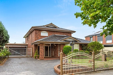 Taylors Lakes 5 Bedroom Impressive Spacious Family Residence in Prime Taylors Lakes Location