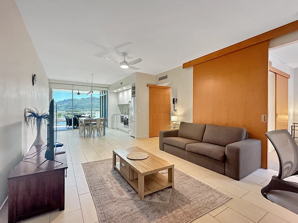 Nelly Bay 2침실 Bright Point apartment with lift access