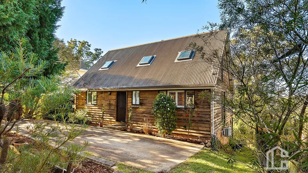 Faulconbridge 4Habitaciones CEDAR CLASSIC | Stunning Bush Views & Flexible Family Living - Open Home Saturday 22nd August, 11am - 11.20am.
