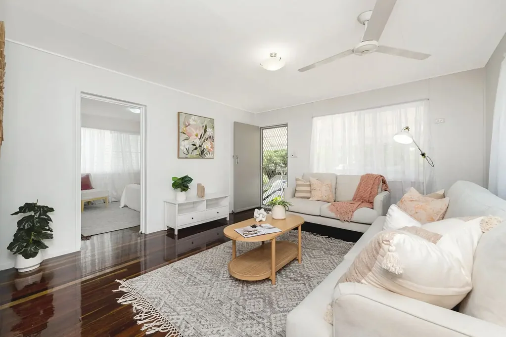 West End 4ਬੈੱਡਰੂਮ Fresh Update with a Brand-New Roof Worry-Free Living