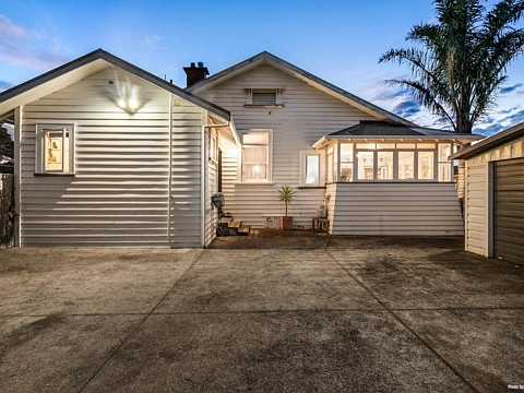Pukekohe 5房  MOTIVATED SELLERS! - LAST WEEKEND BEFORE AUCTION