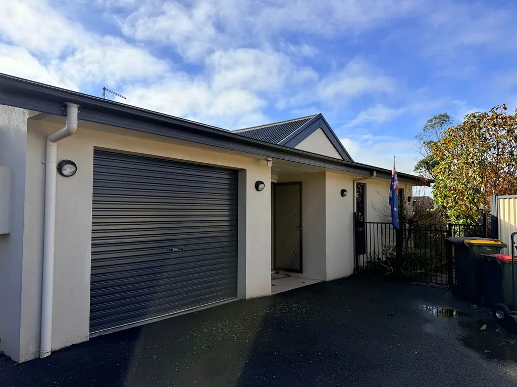 Bright & Low Maintenance - 2 Bedroom in quiet location.