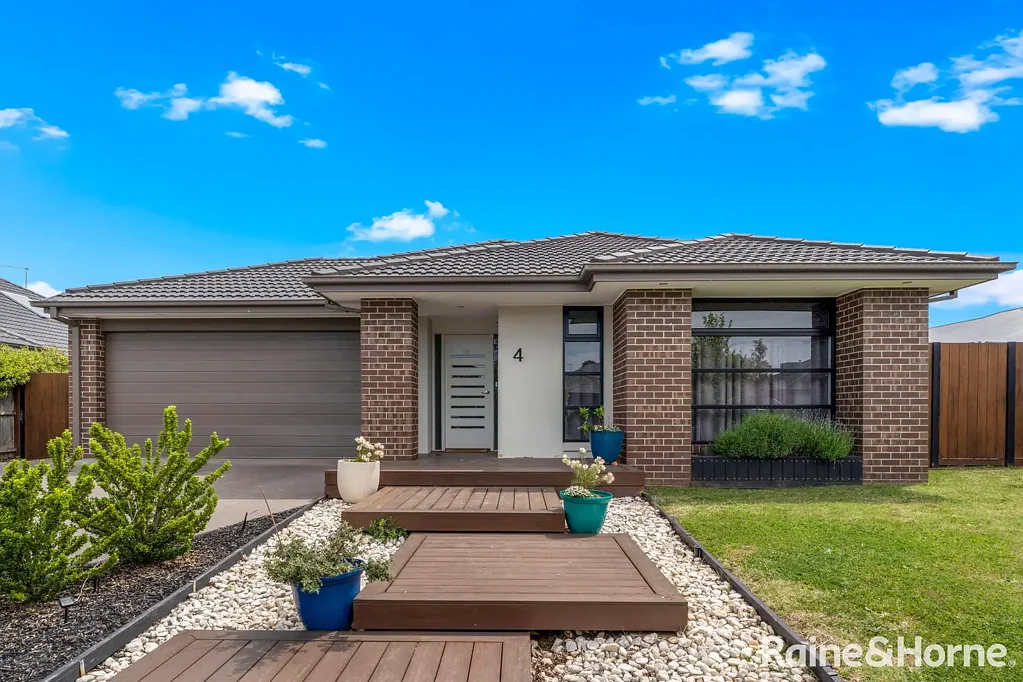 4 Melaleuca Boulevard, Romsey, VIC 3434
