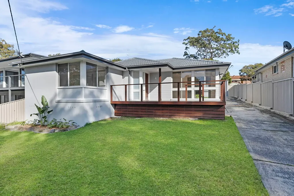 Charmhaven 3 Bedroom Just Gorgeous - Outlook Over Park - Room for granny flat