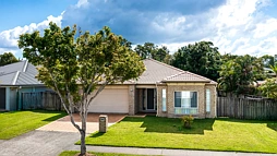 220 Crestwood Dr, Molendinar
