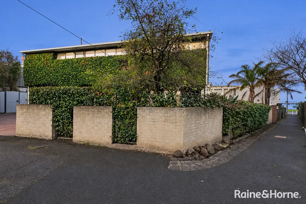 Newport 4Kwarto A Remarkable Mid Century Modernist Residence on the Footsteps of The Strand