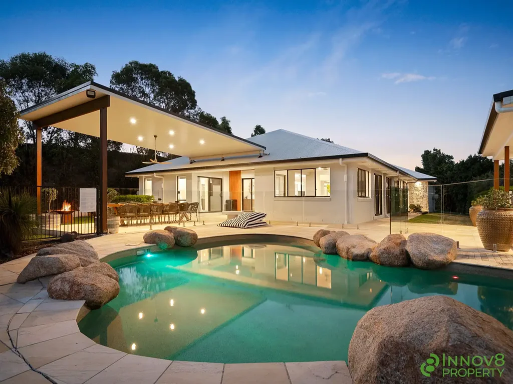 Cashmere 4Phòng ngủ Resort-Style Acreage Living With a Stunning Family Residence, Huge Shed, Sparkling Pool & Endless Lifestyle Appeal