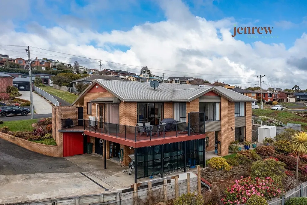 Park Grove 4房  It is a GRAND View and a quality home!