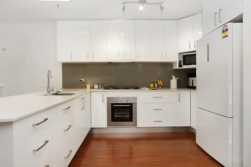 Coombabah 3房  Bright & Spacious Duplex in a Safe, Family Friendly Cul De Sac
