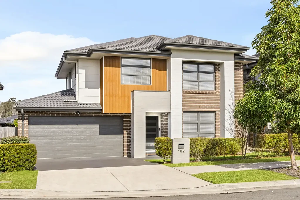 Schofields 5 Slaapkamer North Facing family home Within School Catchment for New Tallawong Public School and Tallawong High School!