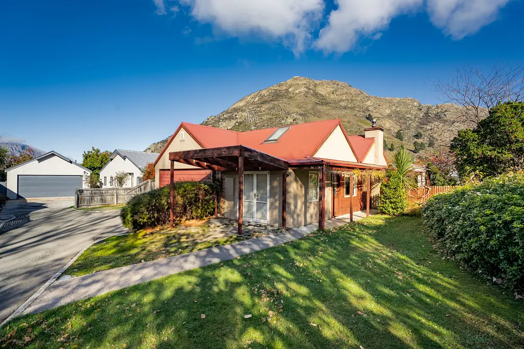 Frankton 5部屋 Rare opportunity in Old Frankton – home and income