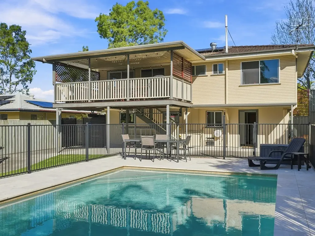 Ferny Hills 3ਬੈੱਡਰੂਮ Elevated Elegance in One of Ferny Hills' Most Peaceful Pockets