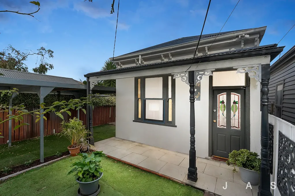 Heritage Charm Meets Relaxed City-Fringe Living