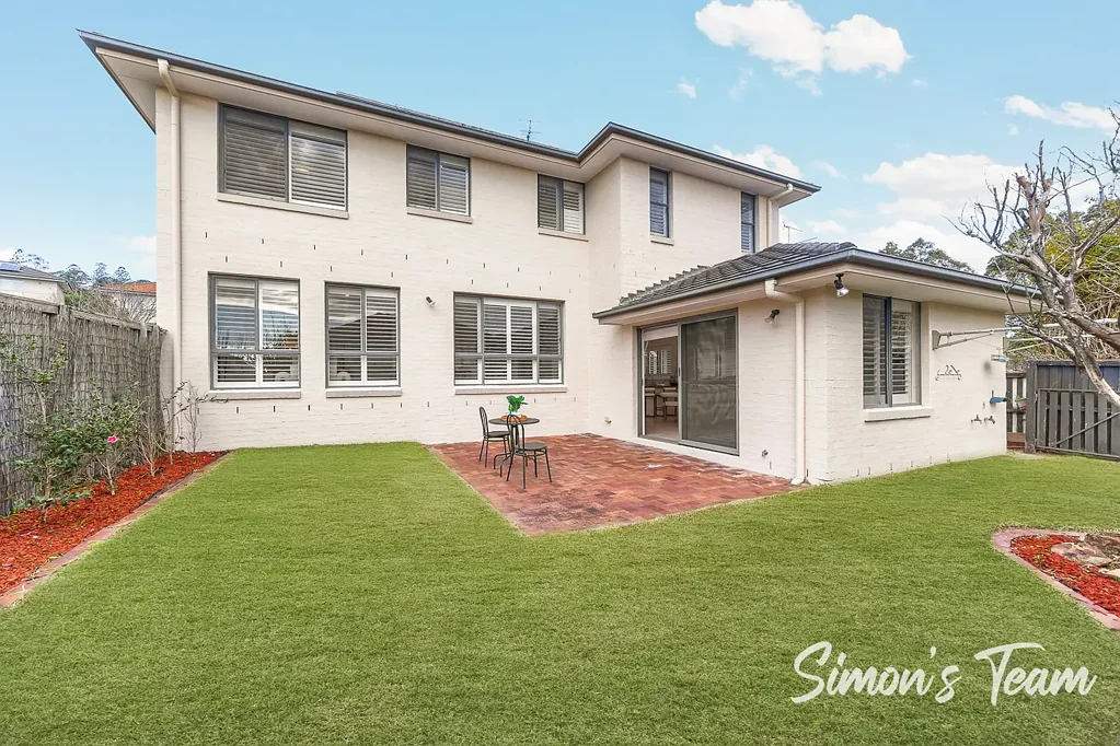 Castle Hill 5 Bedroom Sunlit Corner Residence with Dual-Income Potential in Exclusive Heritage Park Estate