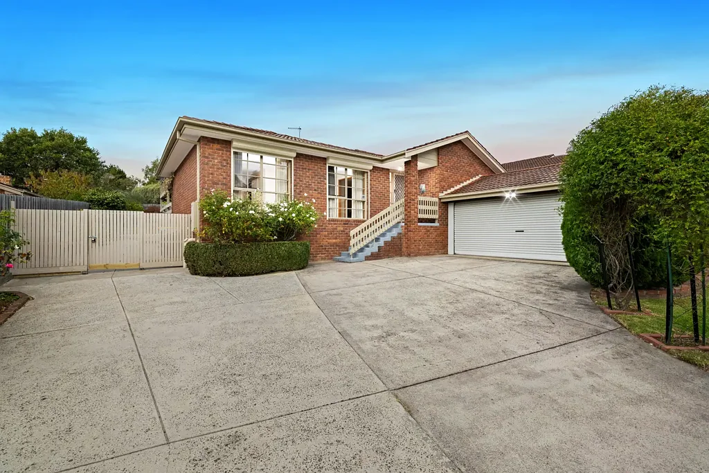 82 Pine Hill Drive, Doncaster East, VIC 3109