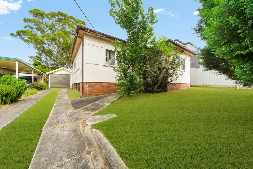 Merrylands West 3Habitaciones PREMIER 638.6sqm BLOCK WITH 14.25M FRONTAGE & DUPLEX POTENTIAL (STCA)