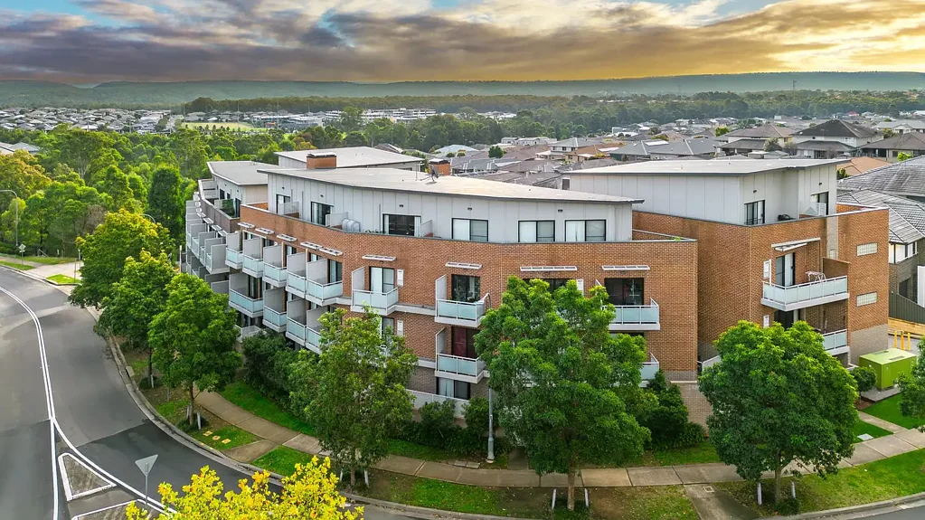 Glenmore Park 3chambre Stylish Split Level Apartment