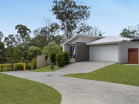 Pimpama 4 Bedroom Stunning Family Home in Prime Pimpama