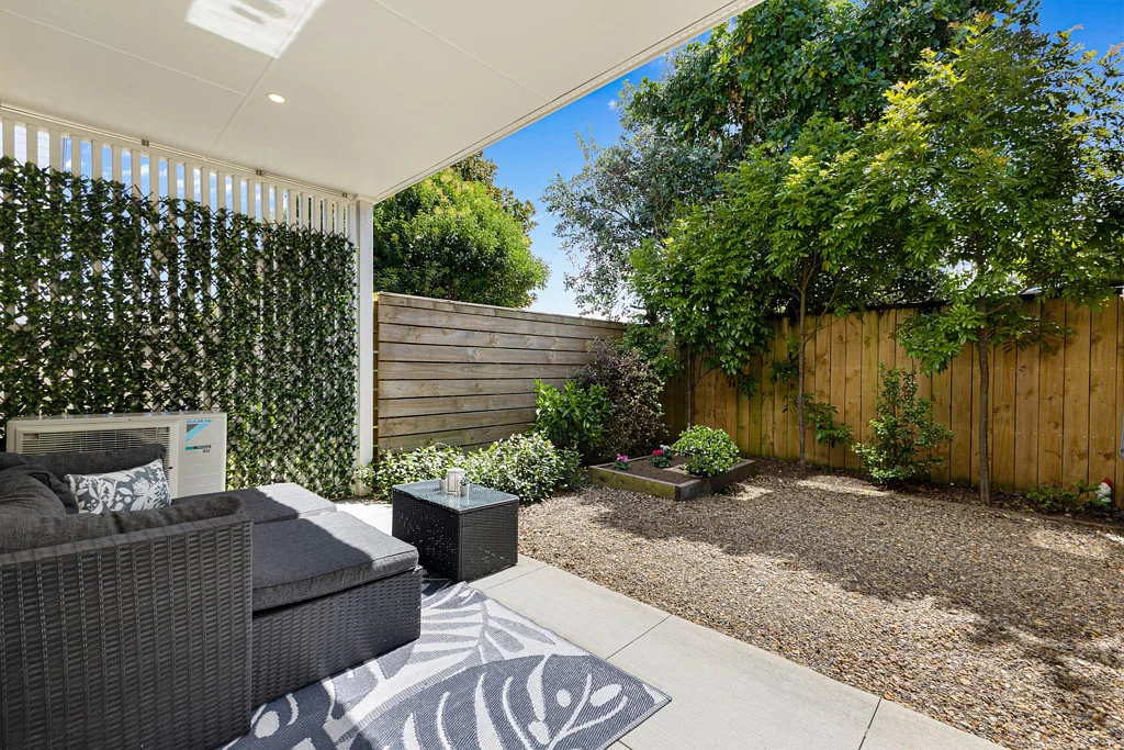 Mangere Bridge 3침실 Modern, Easy-care First home or Investment!