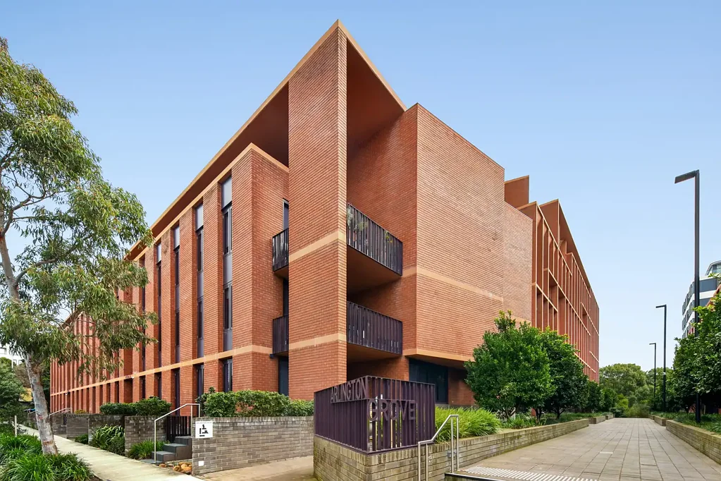 Light Filled Architectural Apartment Enjoying Convenient Living