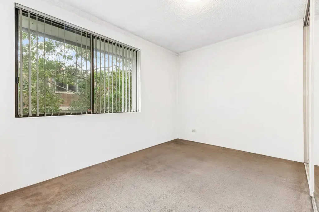 Stunning 2 Bedroom Apartment  with Brand New Carpet Located in Lane Cove For Lease