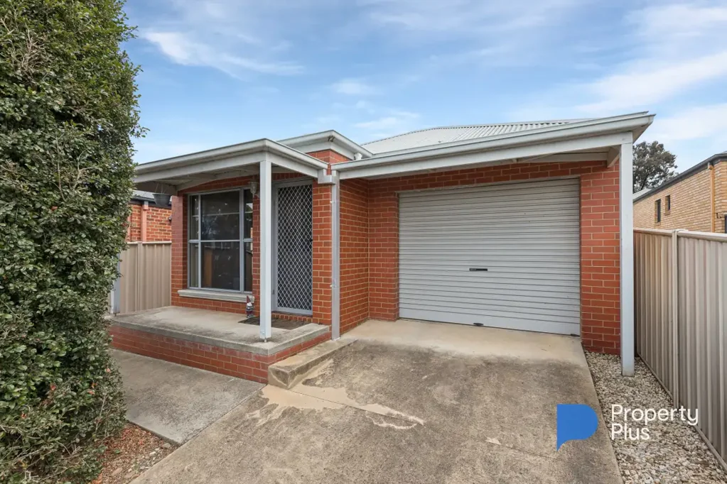 Golden Square 3Kwarto Deceptively Spacious Townhouse with Bendigo Views
