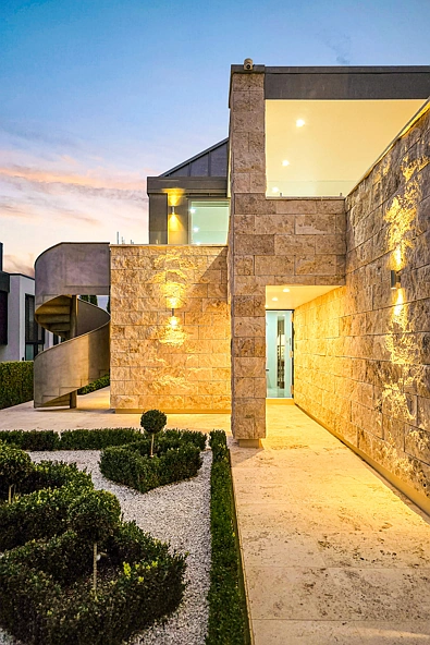 Takapuna 5બેડરૂમ Refined Coastal Living at Its Finest