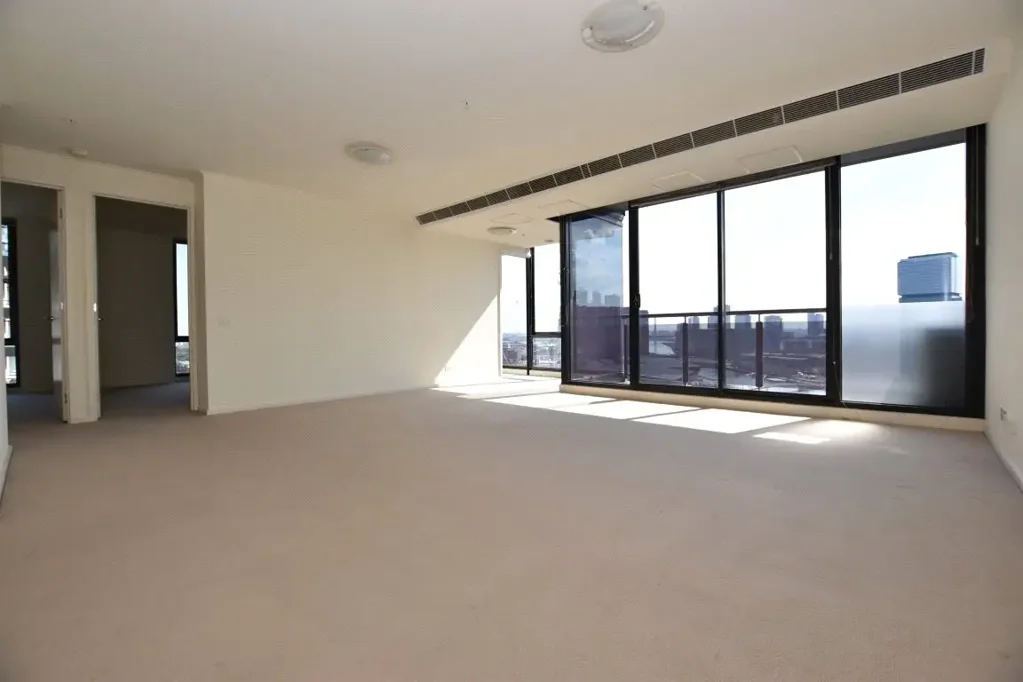 Vue Grande: Fresh and Bright Three Bedroom Apartment with City Views!