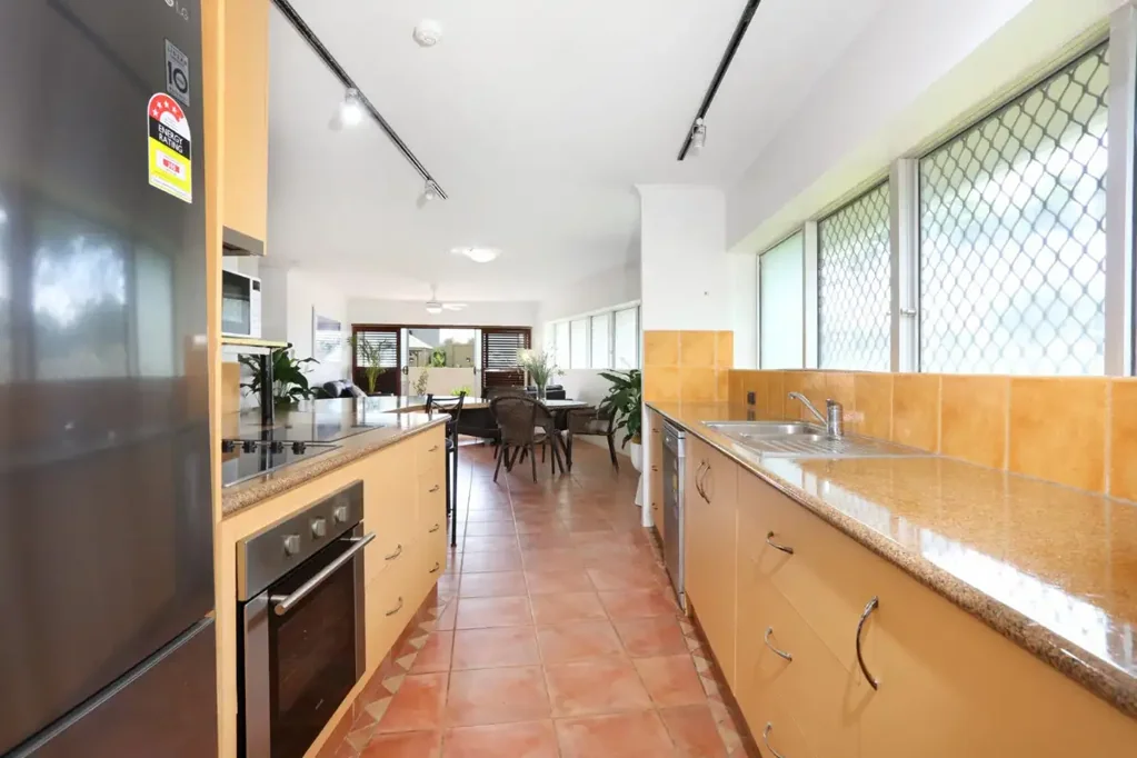 Surfers Paradise 3 Bedroom SURFERS PARADISE BEACHFRONT “BLUECHIP” LOCATION