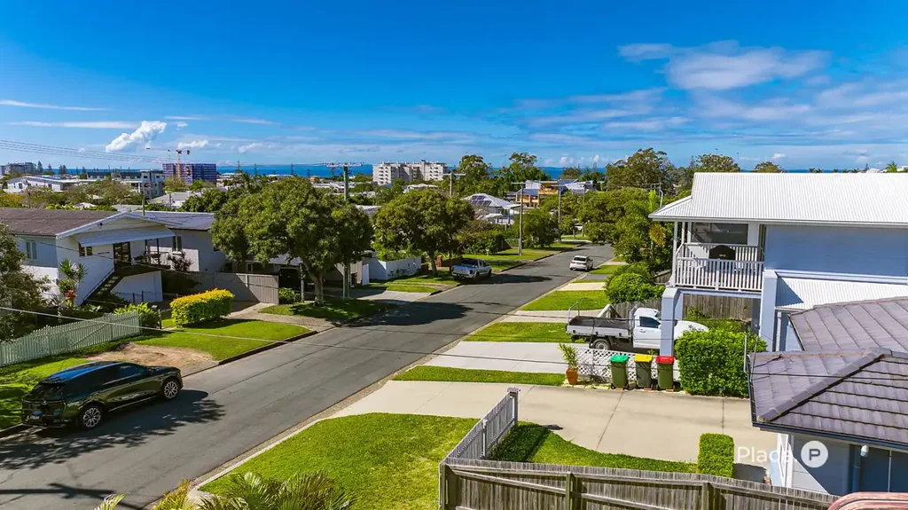 Margate 2房 610平方米土地上的翻新高地住宅，潜力无限 Renovated, Elevated & Packed with Future Potential on 610m²