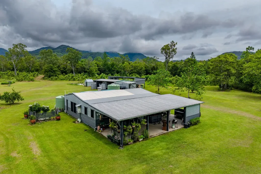 Damper Creek 3房  APPROX. 50 ACRES – FRESH WATER CREEK – THE ULTIMATE ACREAGE ESCAPE