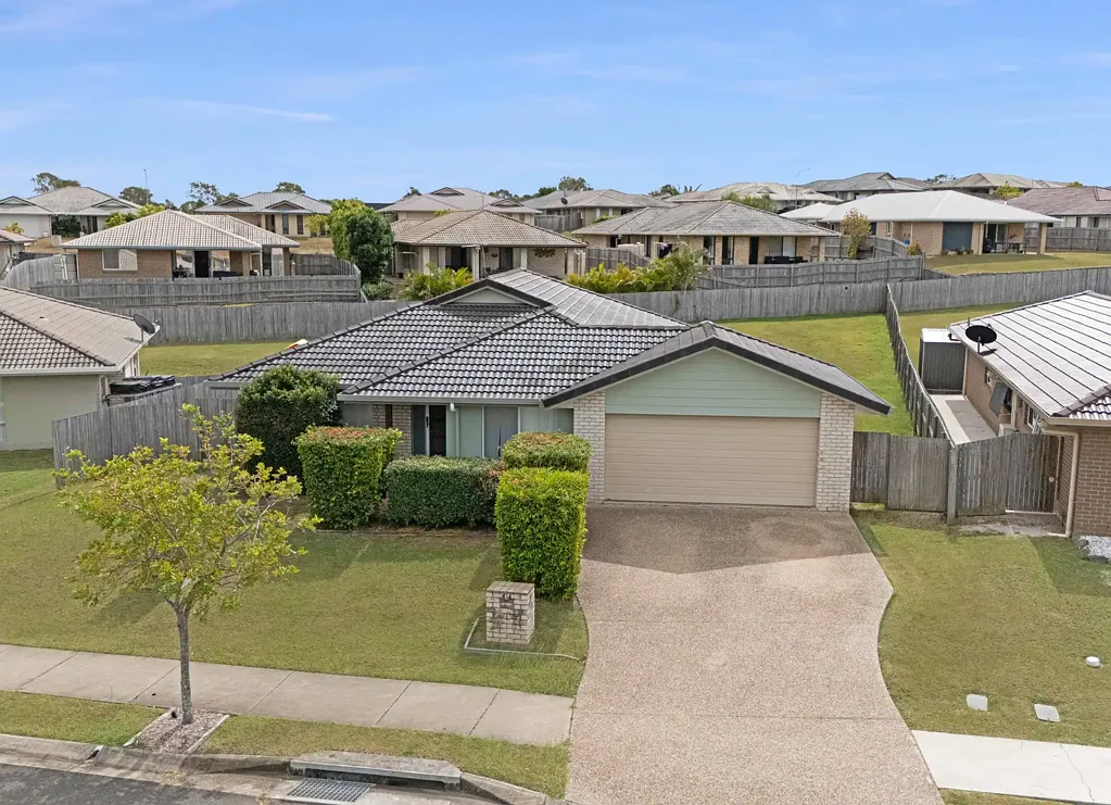 Calliope 4બેડરૂમ FAMILY LIVING MADE EASY, BIG BLOCK, GREAT LOCATION!