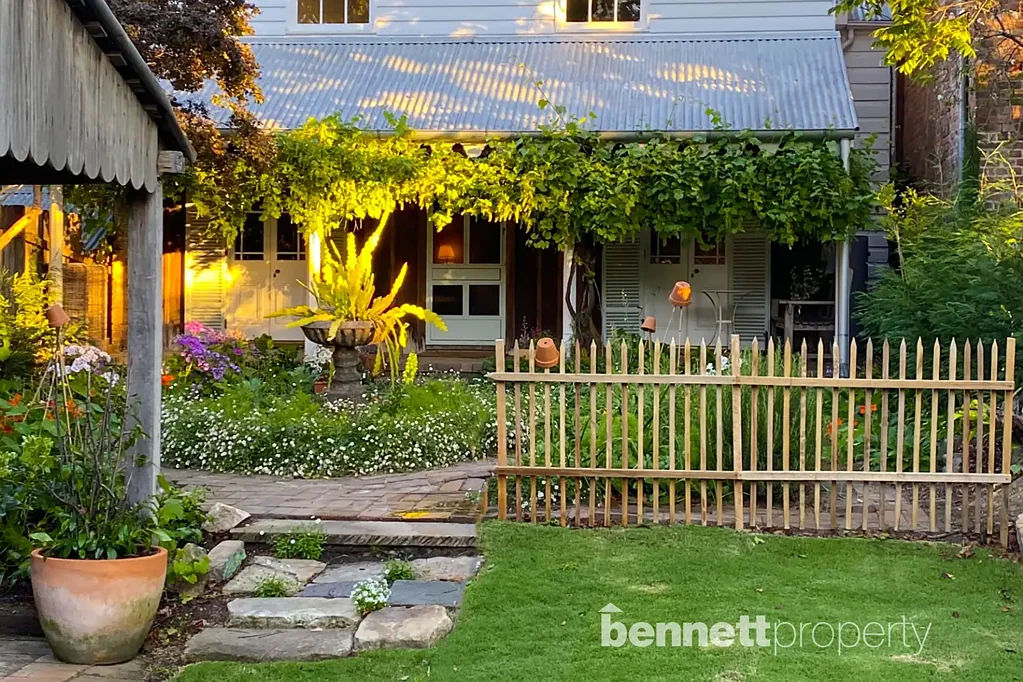 Windsor 2房  CHARMING COTTAGE AND SPLIT SLAB RUSTIC BARN IN PREMIER WINDSOR LOCATION
