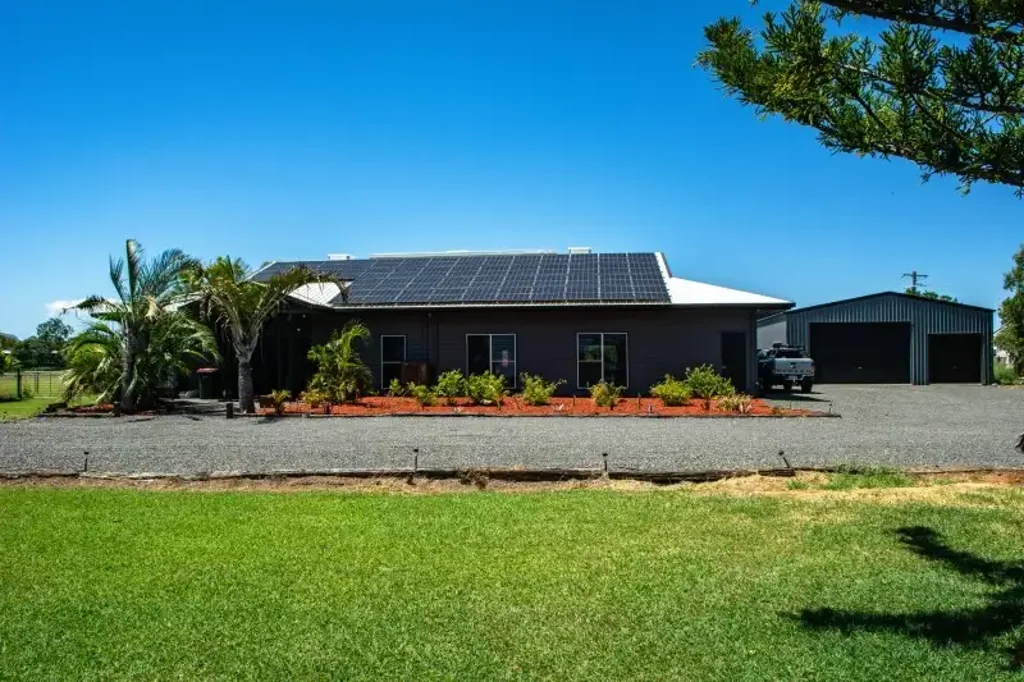 33 Acacia St, Blackwater, QLD 4717