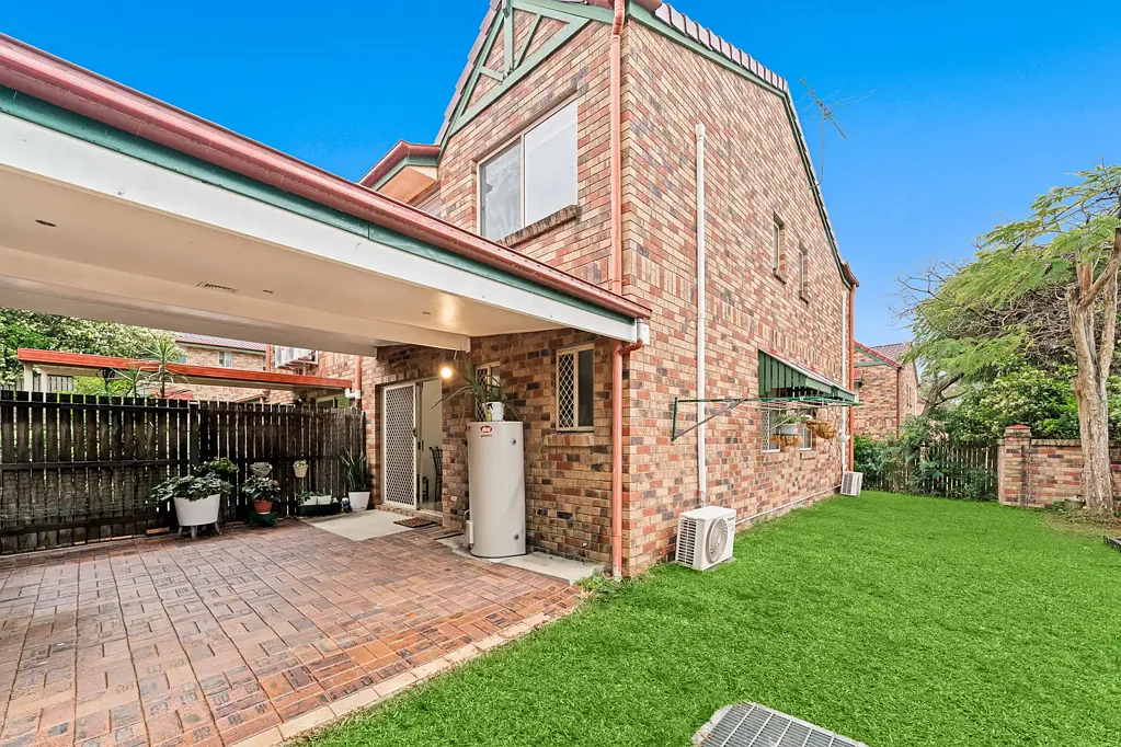 Eight Mile Plains 3कमरा Immaculate Townhouse with an Exceptional Yard