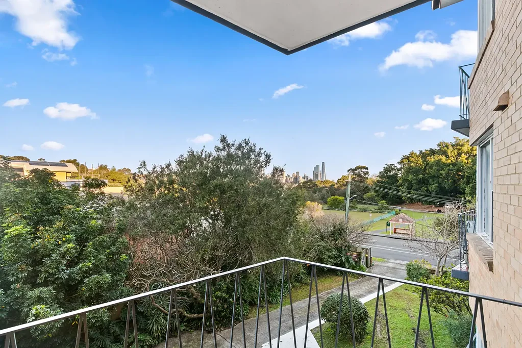 Airy Two Bedroom with Views