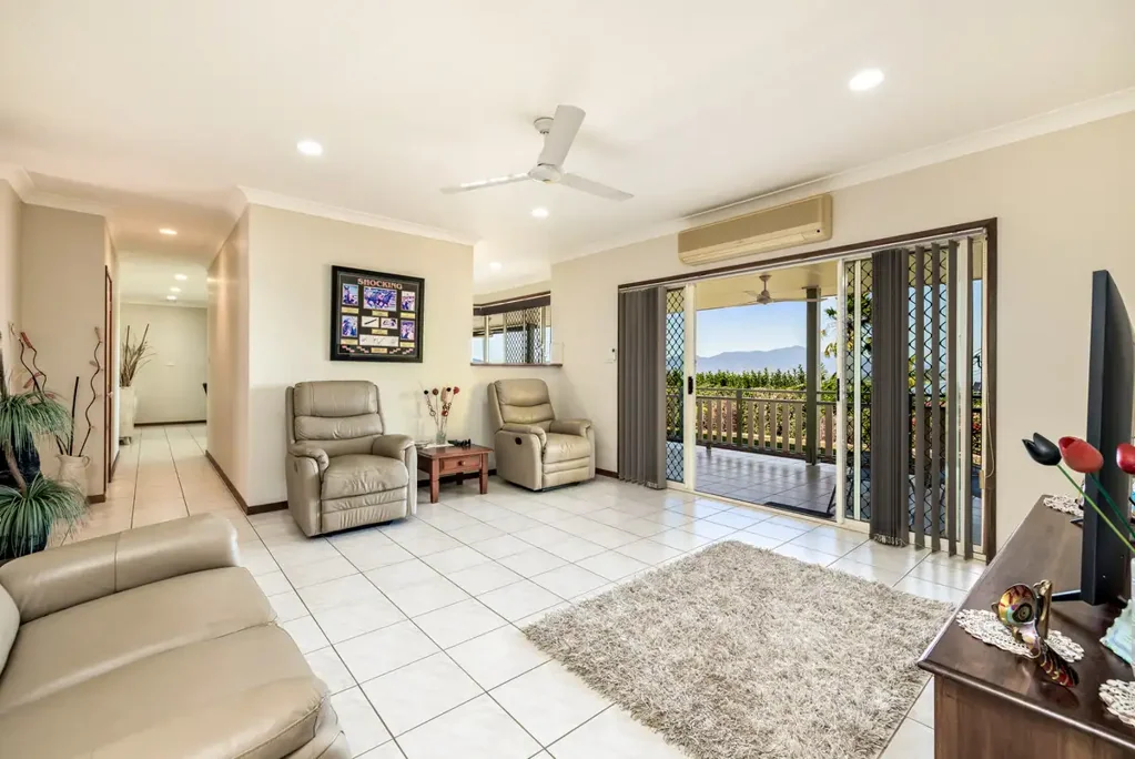 Bentley Park 4房  Elevated family home with terrific valley views