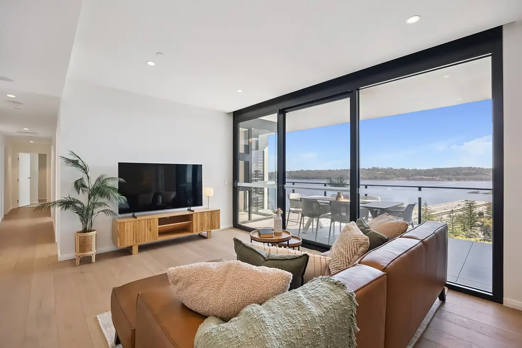 South Perth 3房  Contemporary Luxury with Sweeping City & River Views