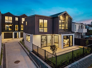 10B & D Prince Regent Drive, Half Moon Bay, Manukau City