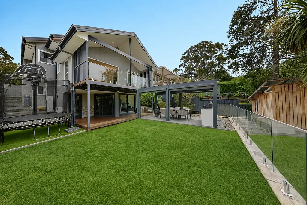 Chatswood 4房 宁静绿树环绕 优质石材厨房 超大观景露台 私密平层后院 四季娱乐空间 学区房便捷交通 Resort-Style Family Sanctuary with Spectacular Bushland Outlooks