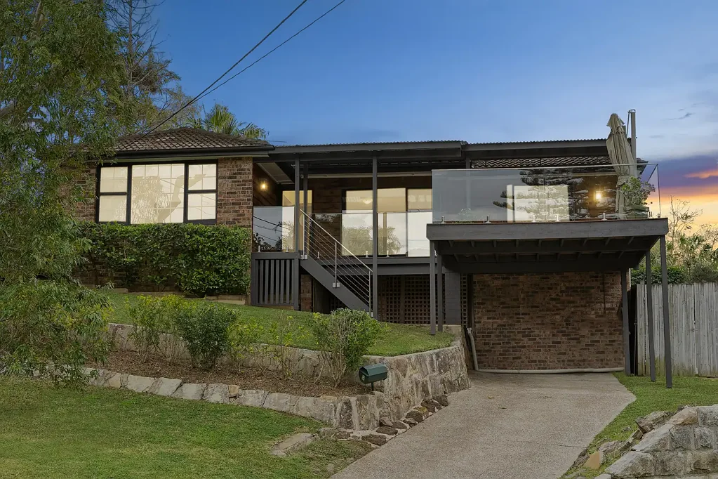 North Narrabeen 4 Bedroom Spacious family oasis with pool & two expansive decks in quiet cul-de-sac